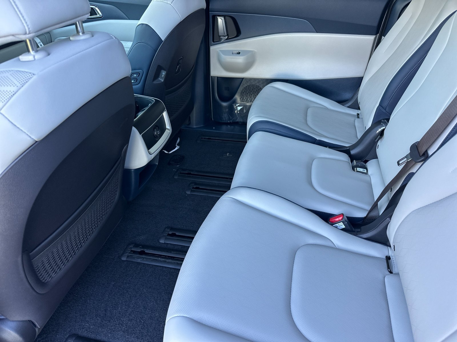 New 2026 Kia Carnival EX FWD image 12