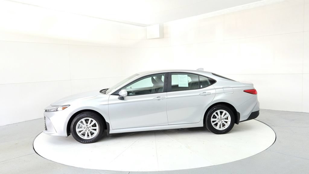 Used 2025 Toyota Camry LE AWD/4WD image 3