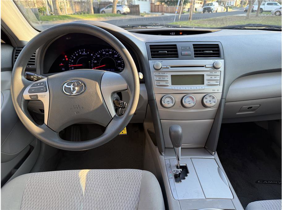 Used 2010 Toyota Camry LE image 9