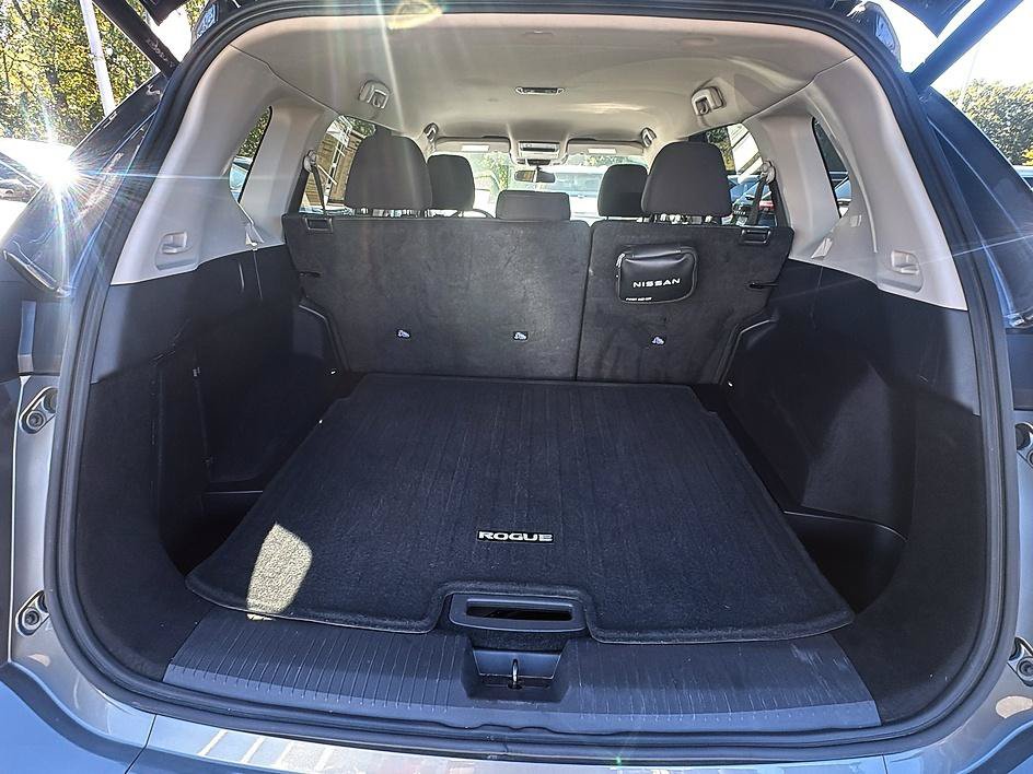 Certified 2025 Nissan Rogue SV AWD/4WD image 38