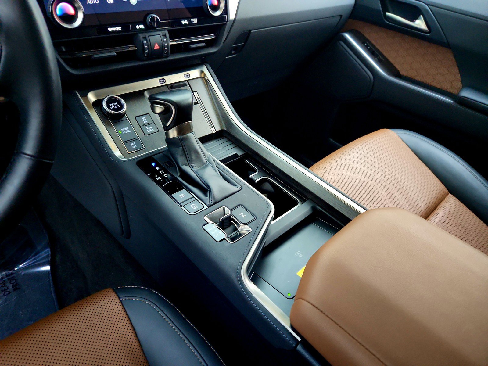 Used 2024 Lexus GX 550 w/ Accessory Package (31) image 17