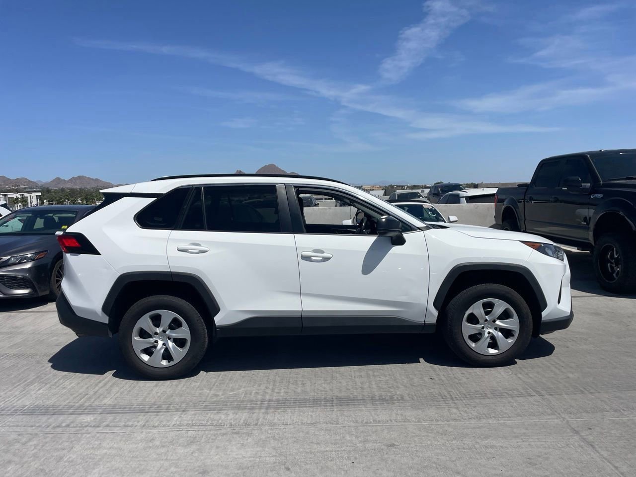 Used 2021 Toyota RAV4 LE FWD image 3