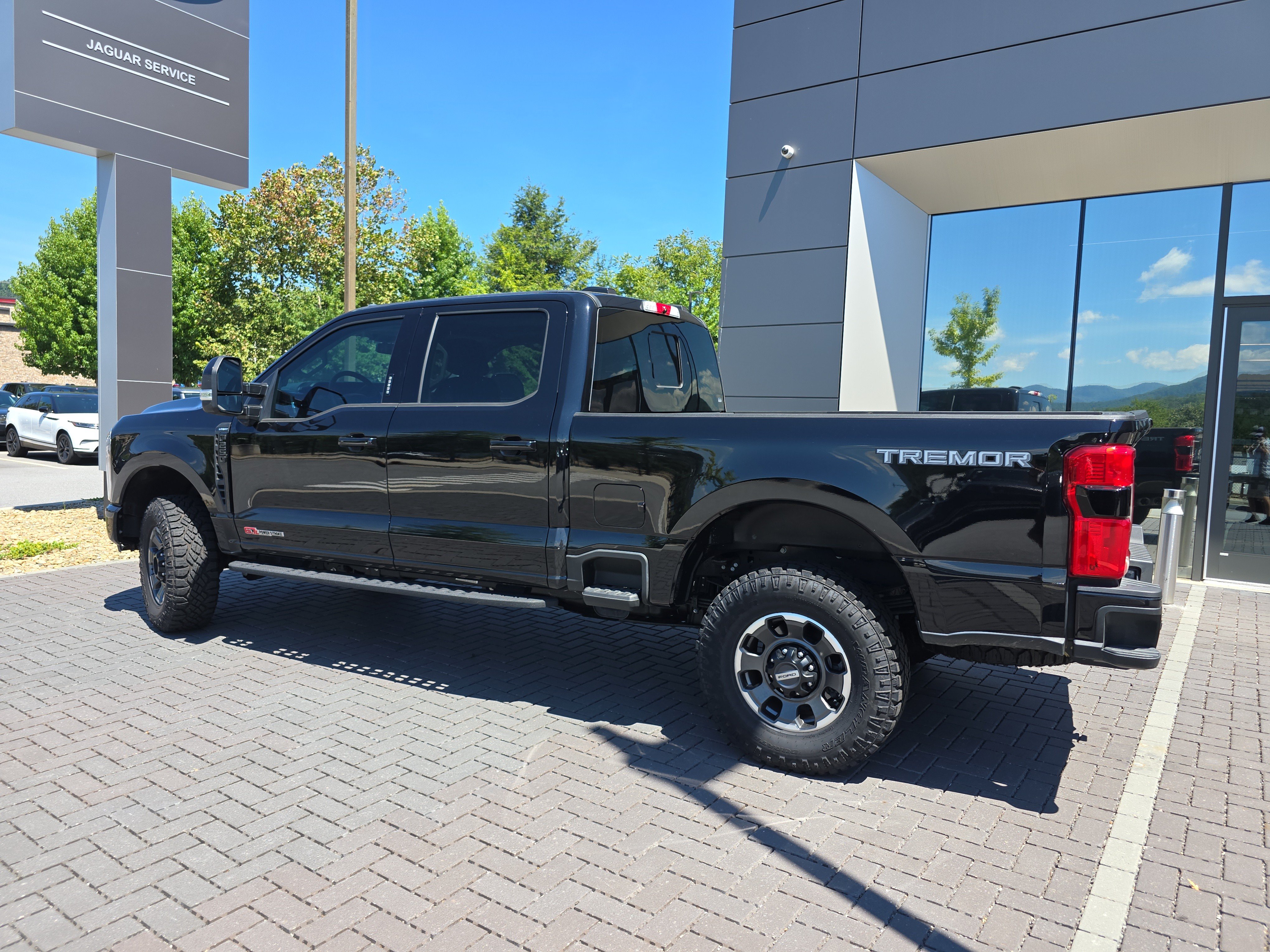 Used 2024 Ford F250 Lariat w/ Lariat Ultimate Package AWD/4WD image 7