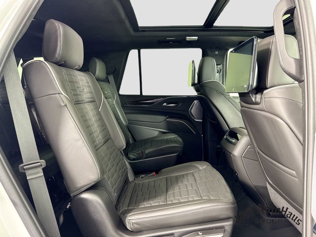 Used 2024 Cadillac Escalade Sport Platinum w/ LPO, ONYX Package AWD/4WD image 36