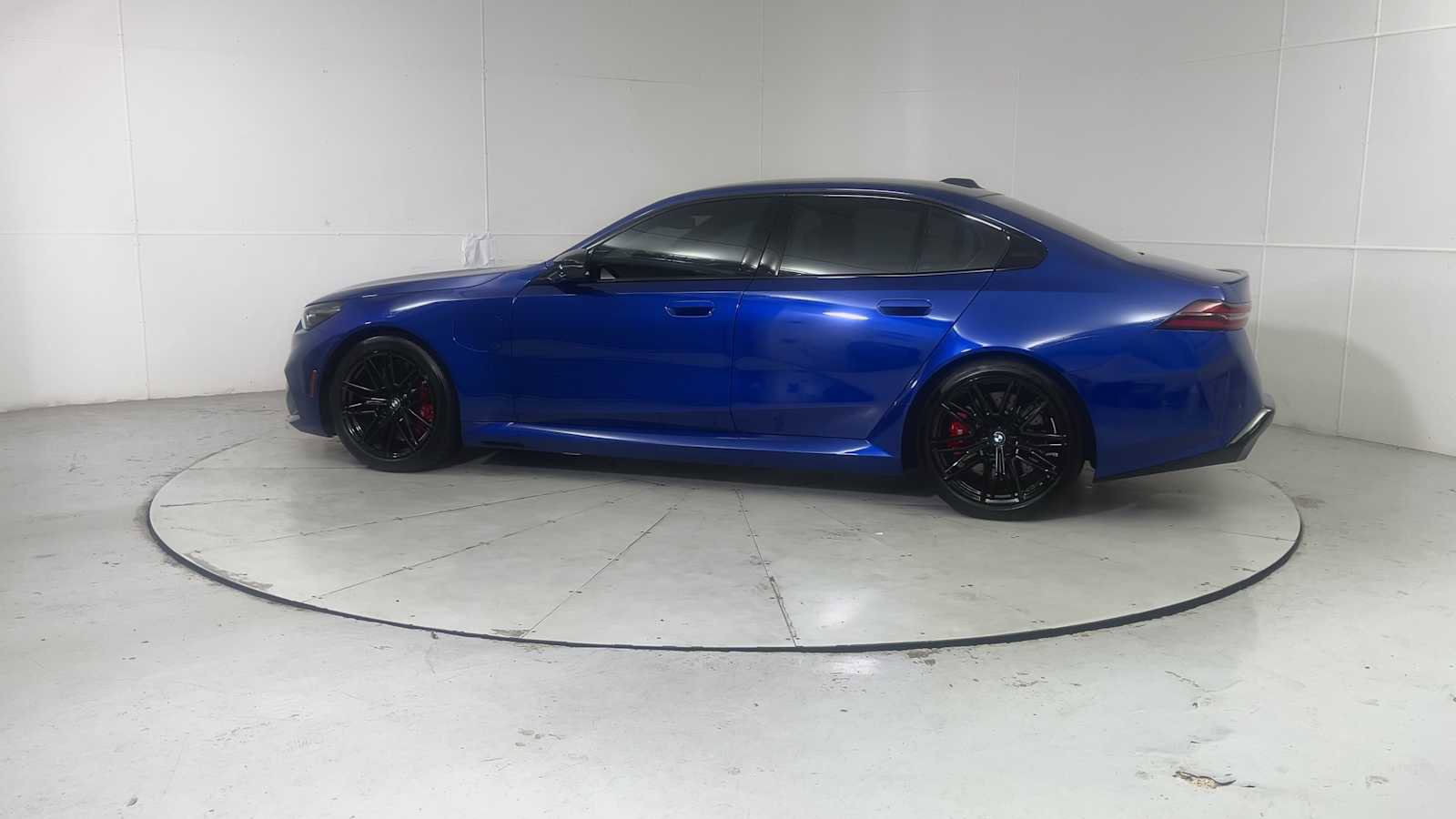 Used 2026 BMW M5 w/ Executive Package image 4