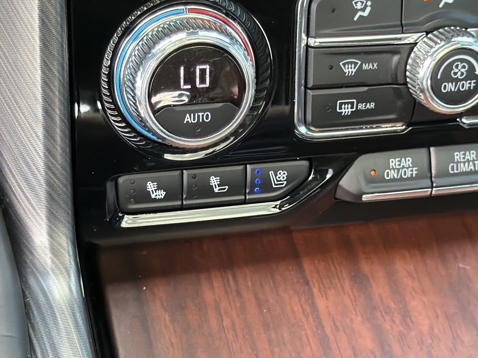 Used 2023 GMC Yukon Denali Ultimate AWD/4WD image 36