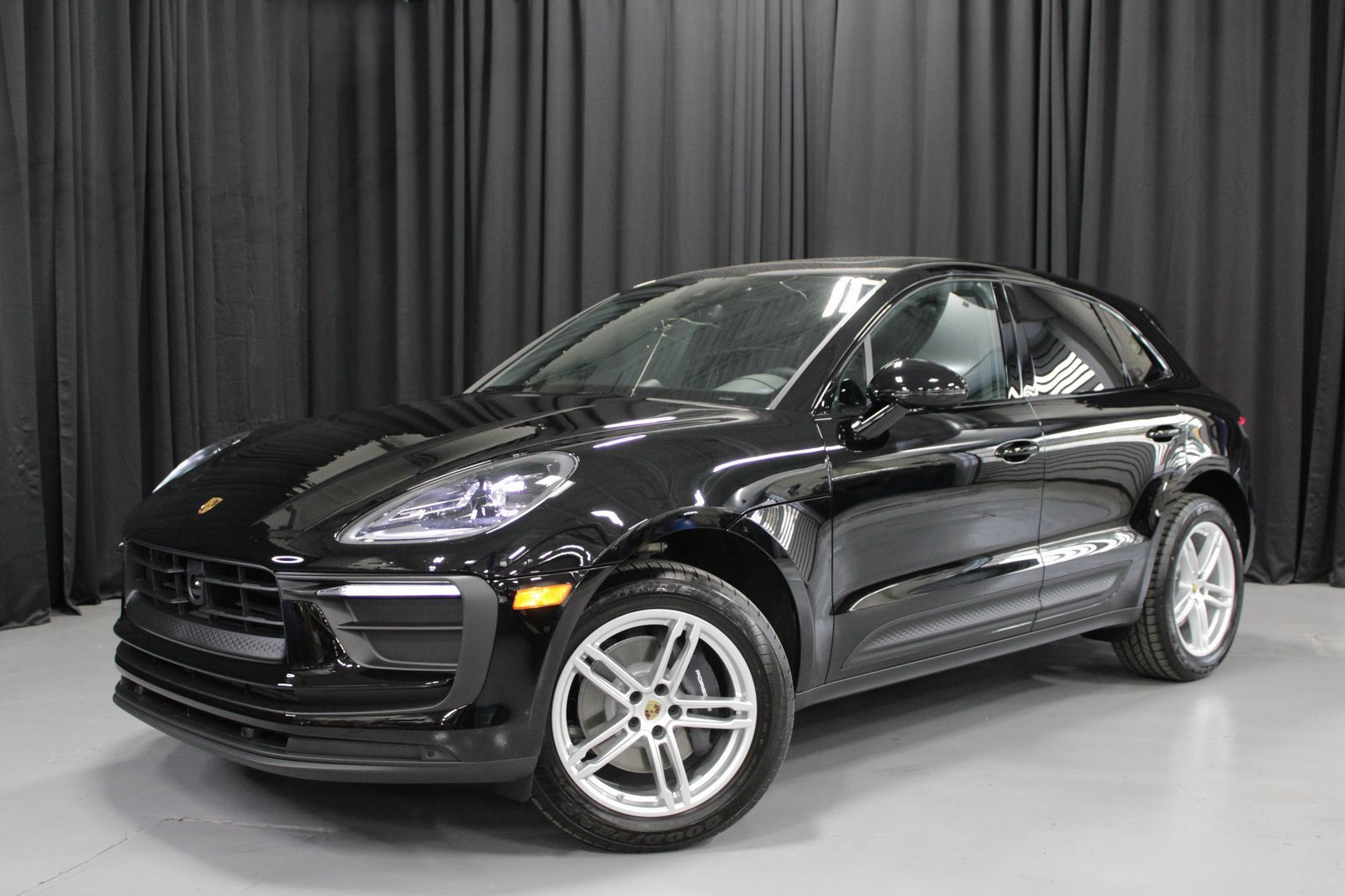 New 2026 Porsche Macan image 1