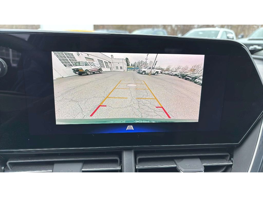 Used 2025 Chevrolet Trax LT w/ Sunroof Package image 17