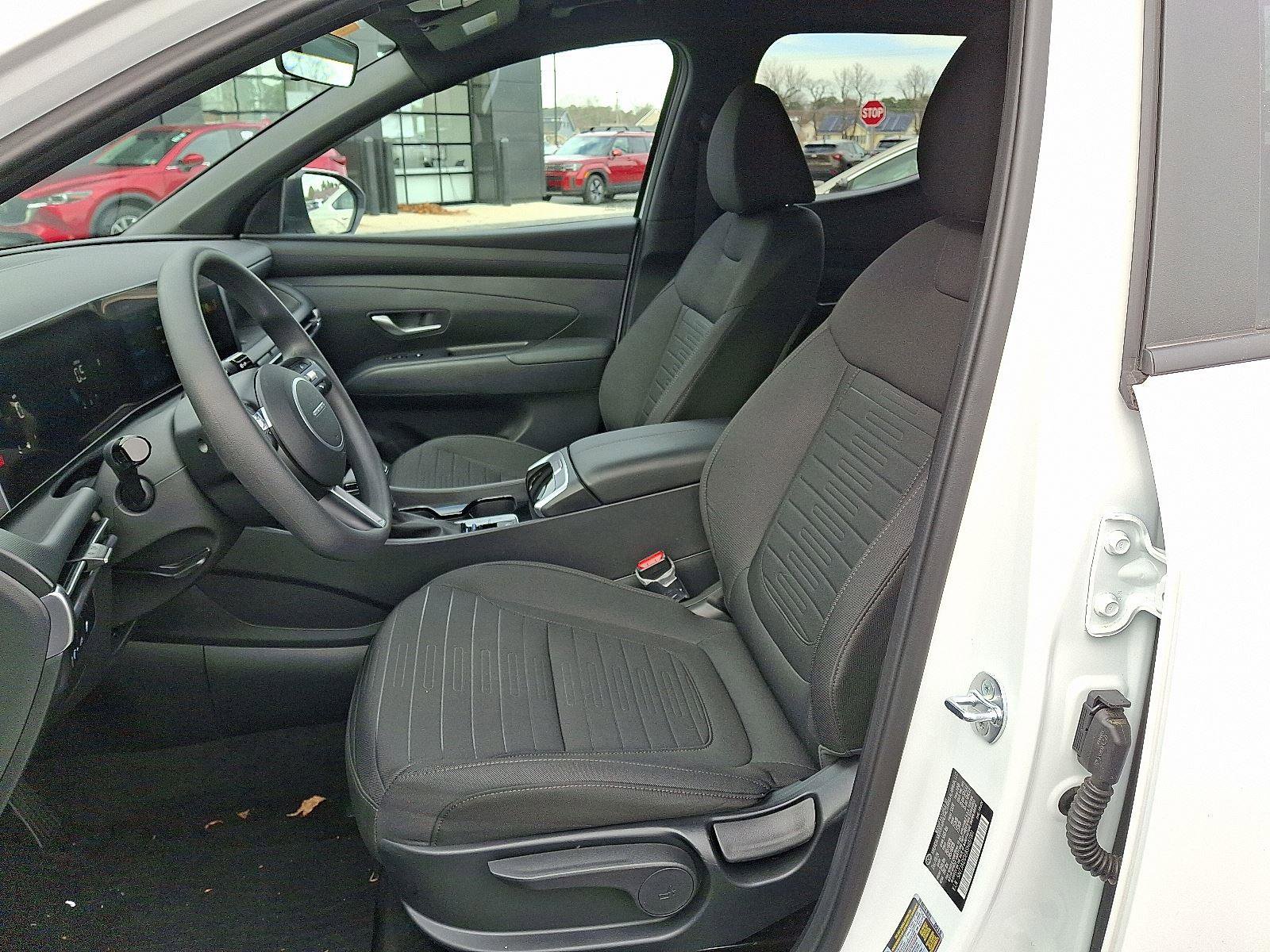 Used 2025 Hyundai Santa Cruz SE image 13