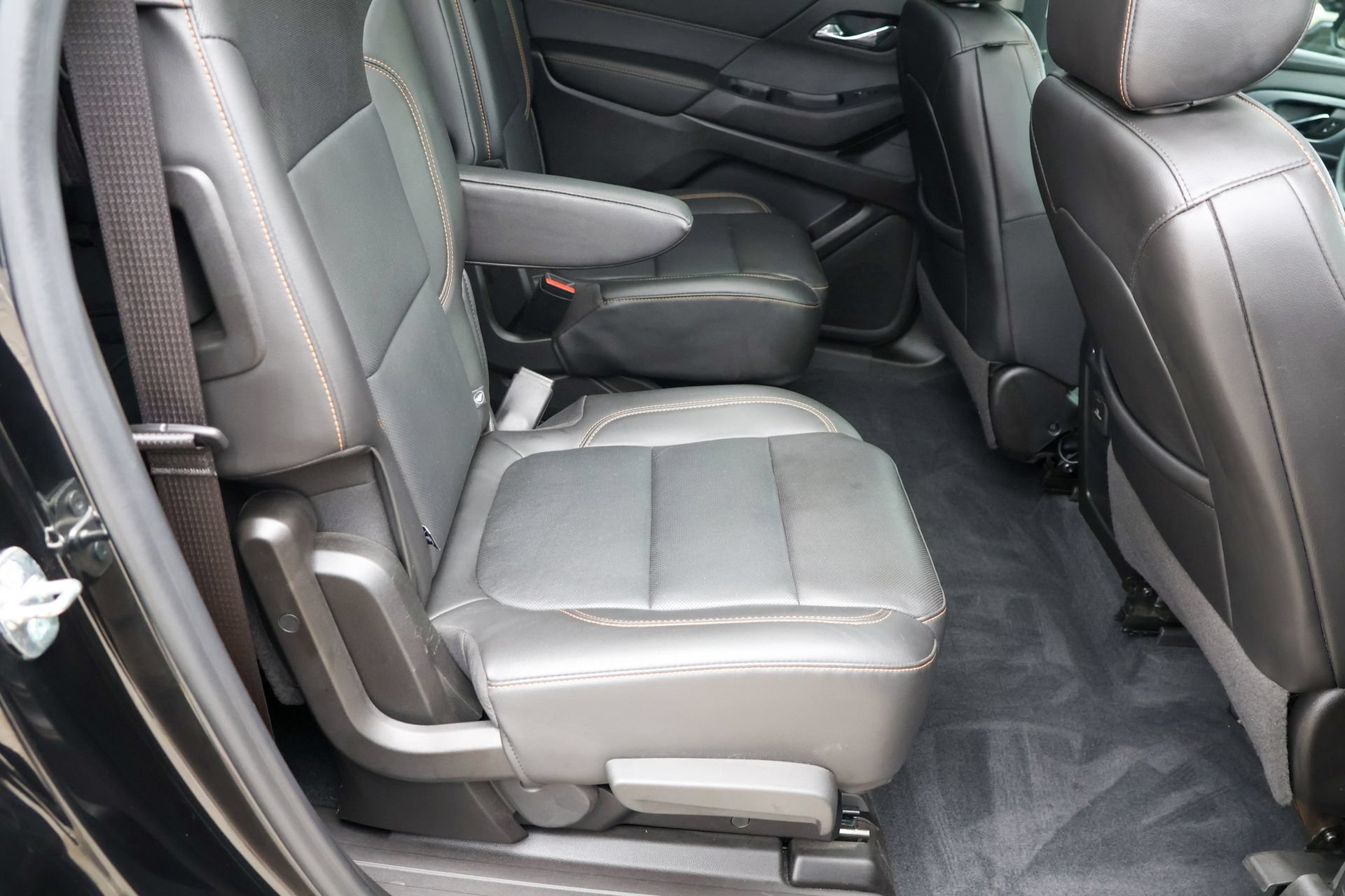 Used 2021 Chevrolet Traverse Premier w/ Redline Edition AWD/4WD image 26