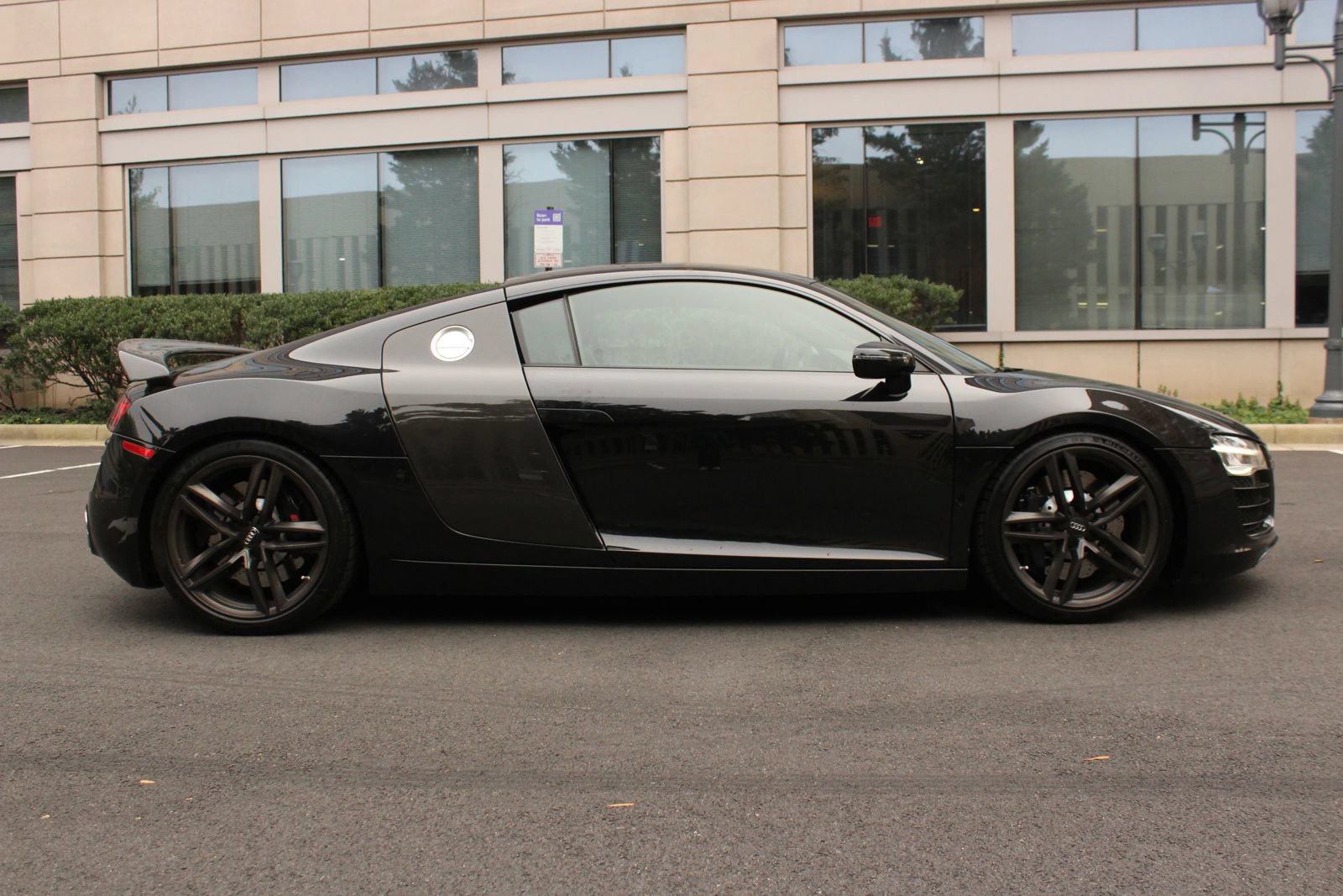 Used 2014 Audi R8 V8 w/ Enhanced Leather Package AWD/4WD image 12