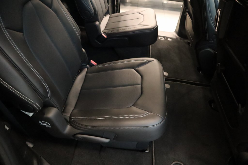 New 2026 Chrysler Pacifica Select image 17