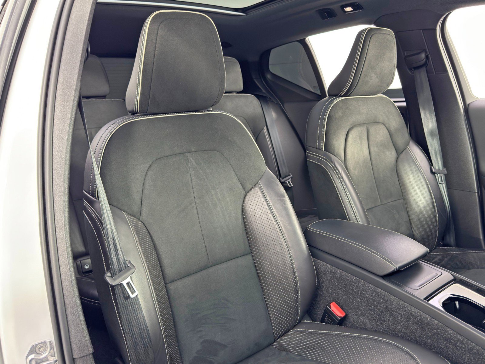 Used 2021 Volvo XC40 P8 Recharge w/ Advanced Package image 37