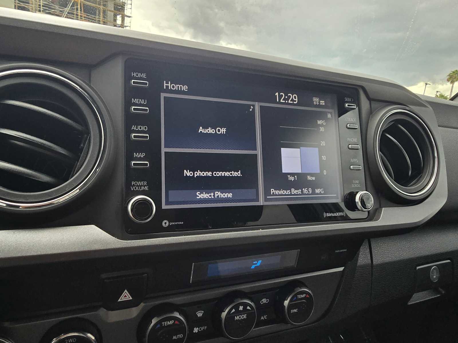 Used 2022 Toyota Tacoma TRD Sport w/ Technology Package image 26