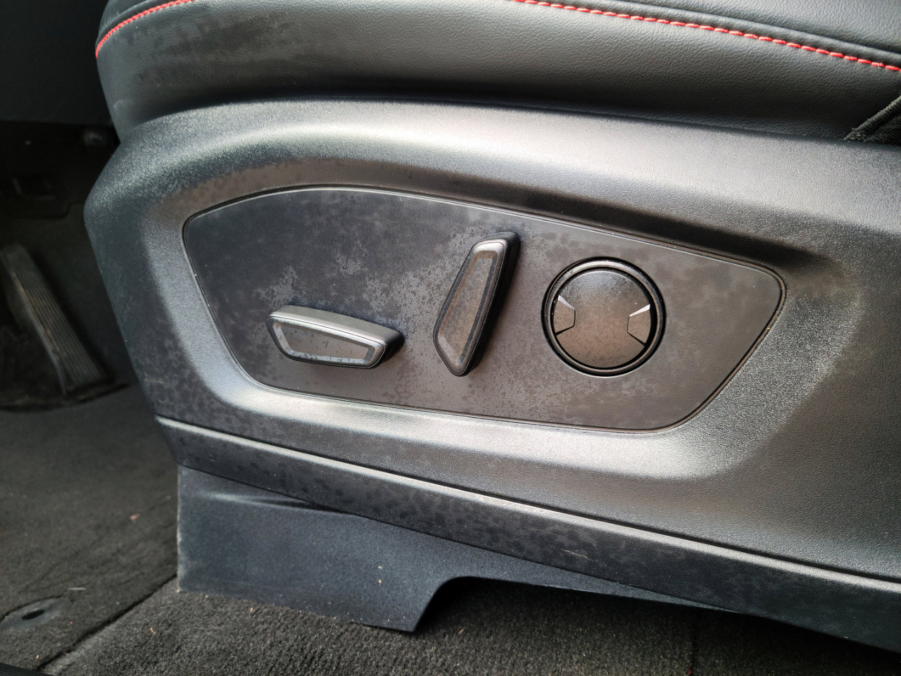 Used 2025 Ford Explorer ST-Line image 16