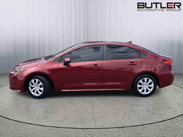 Certified 2022 Toyota Corolla LE FWD image 2