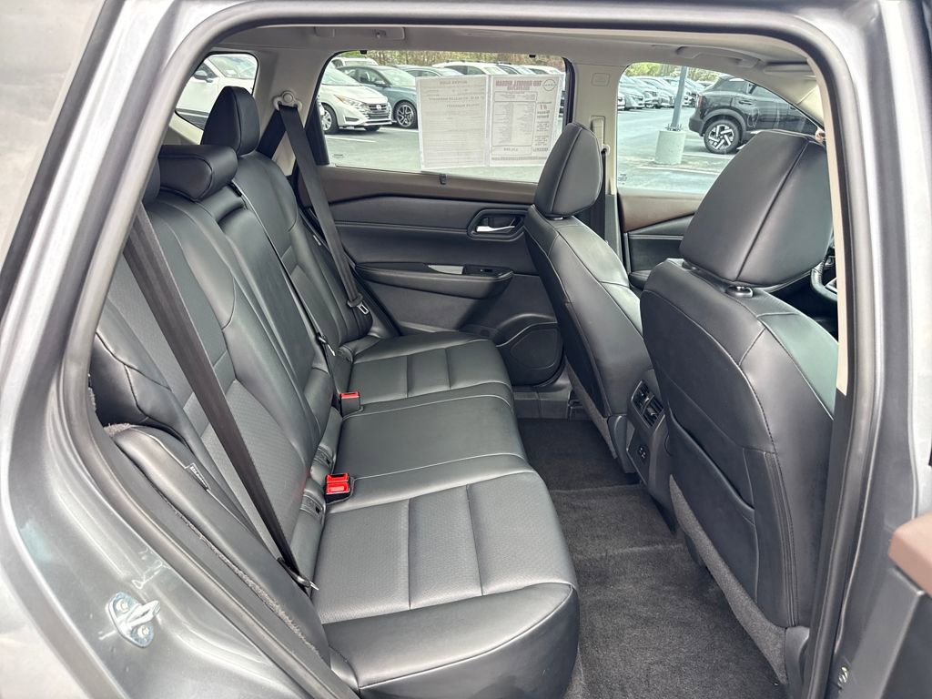 Used 2023 Nissan Rogue SV w/ SV Premium B Package image 29