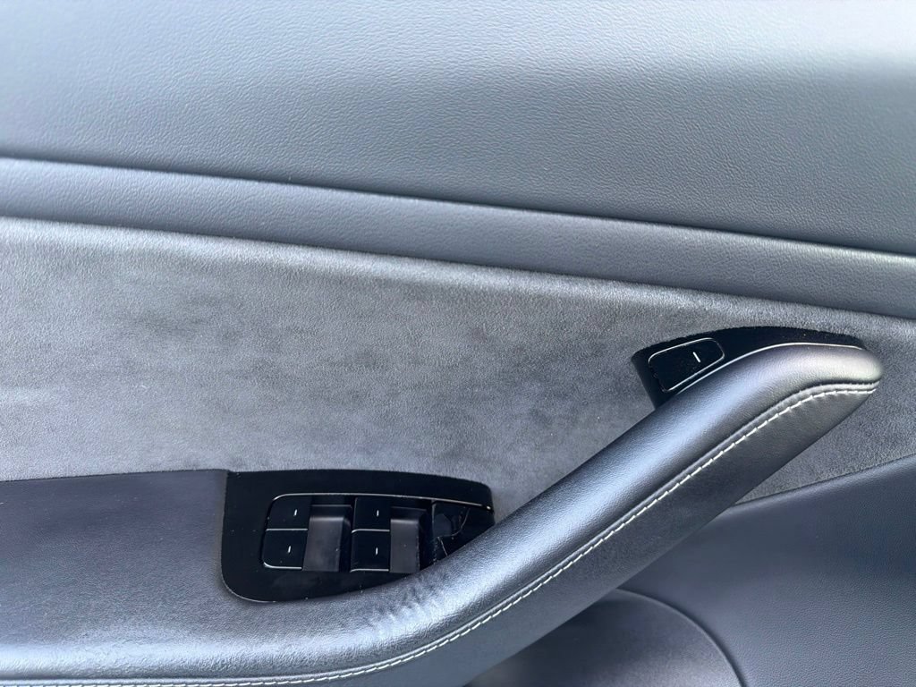 Used 2018 Tesla Model 3 Long Range RWD image 11