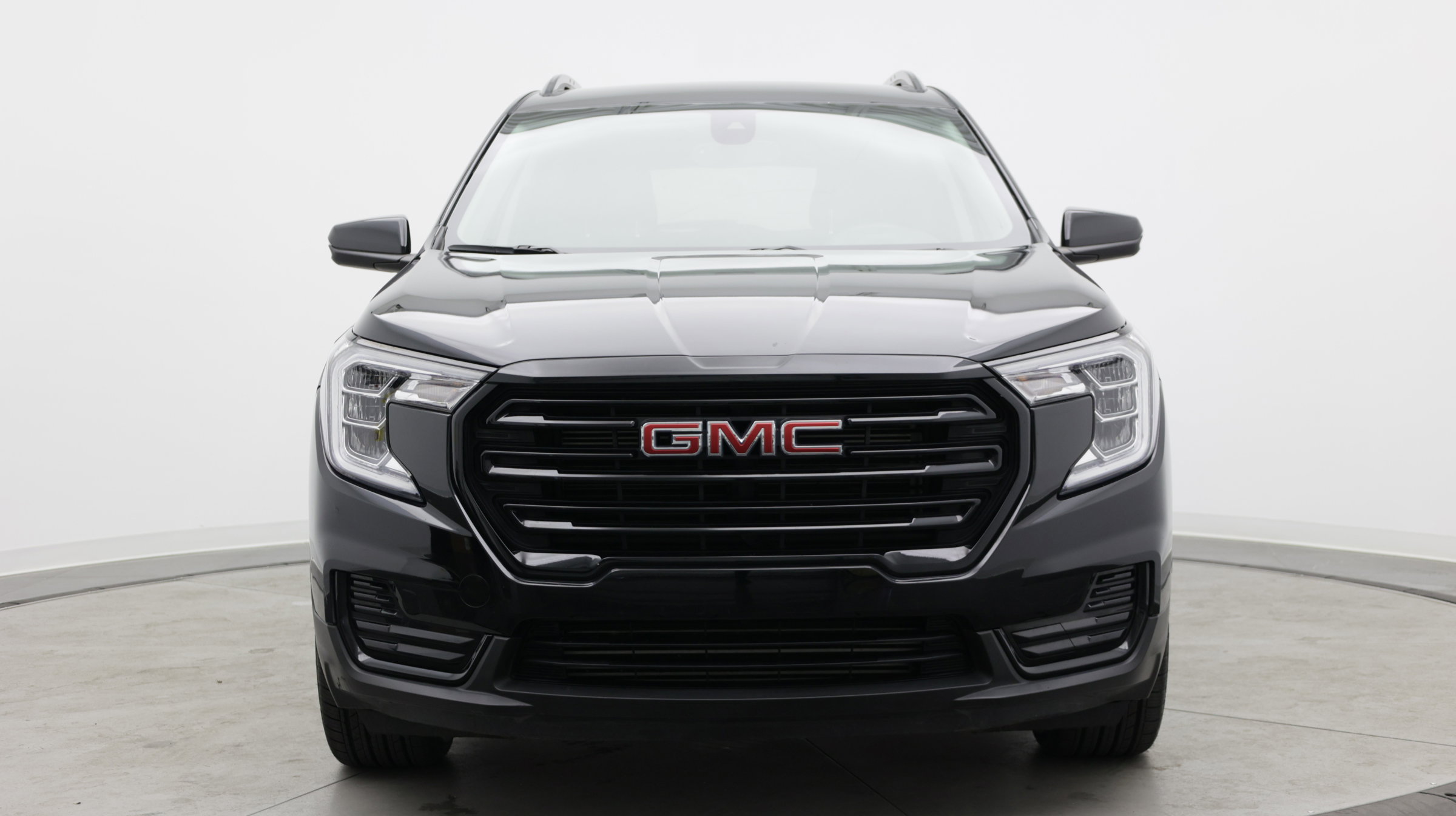 Used 2024 GMC Terrain SLE w/ Elevation Edition FWD image 2