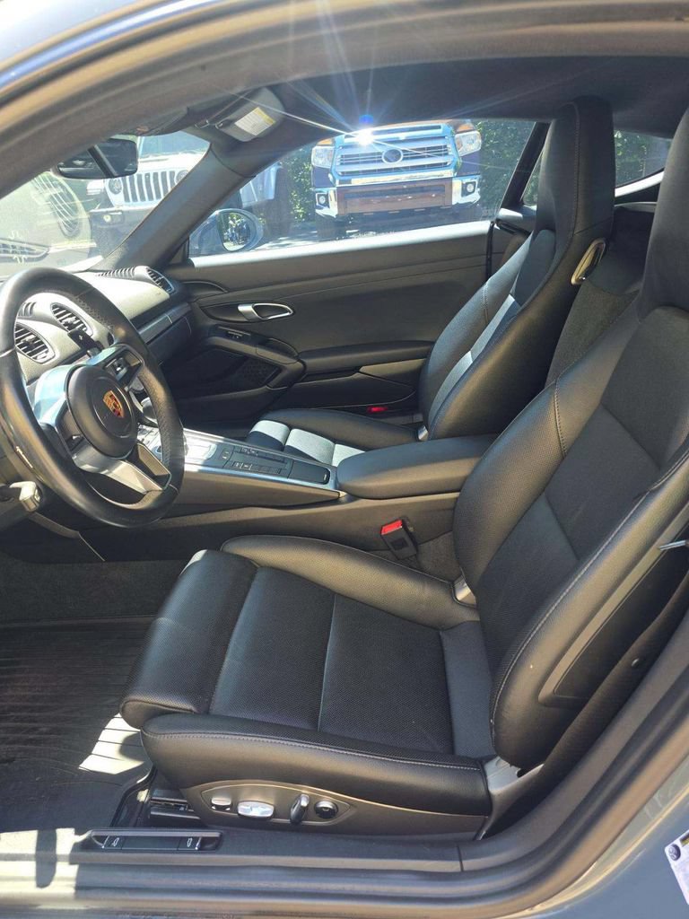 Used 2018 Porsche 718 Cayman RWD image 3