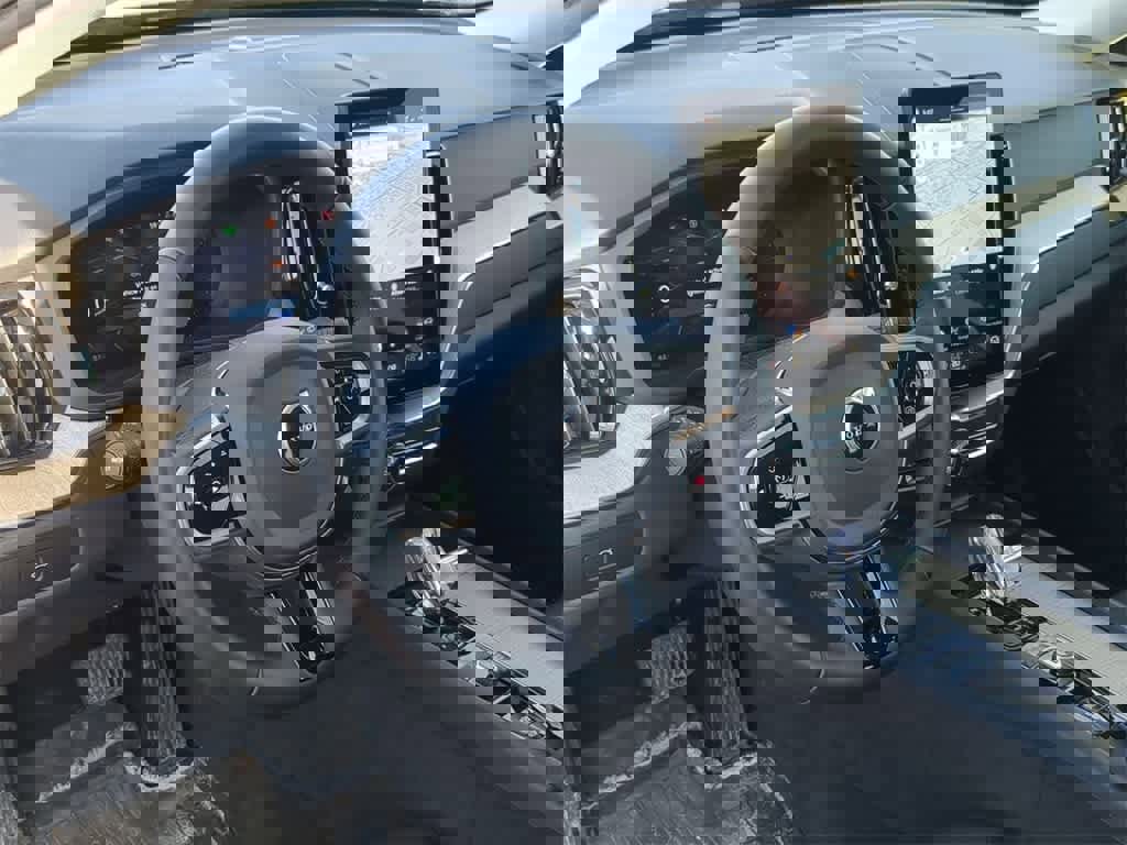 Used 2026 Volvo XC60 B5 Plus w/ Protection Package Premier image 2