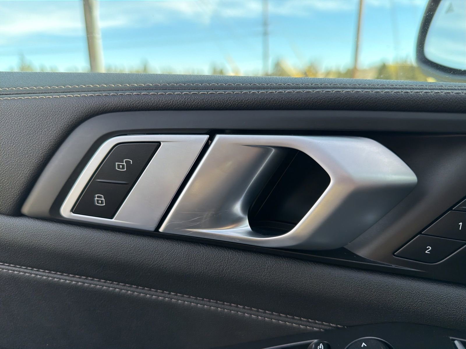 Used 2024 BMW X5 xDrive40i w/ Premium Package image 86