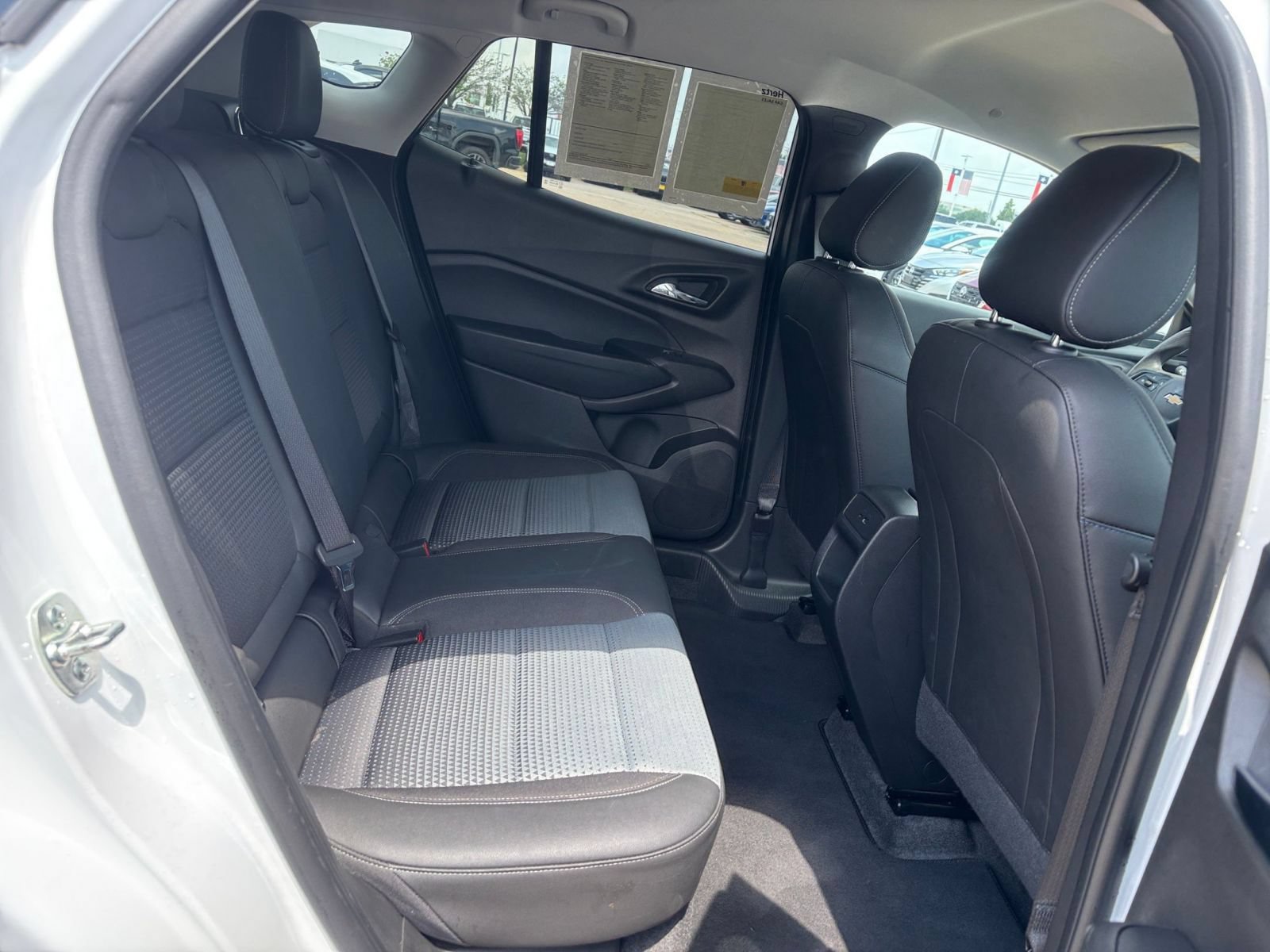 Used 2025 Chevrolet Trax LT FWD image 24