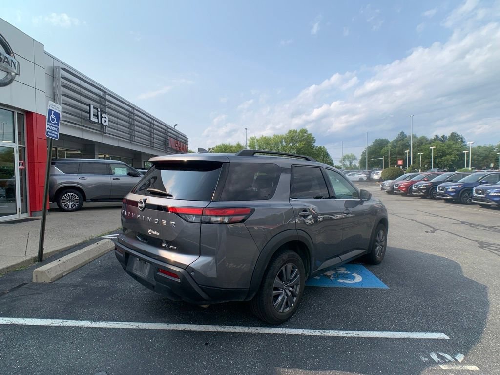 Used 2024 Nissan Pathfinder SV AWD/4WD image 3