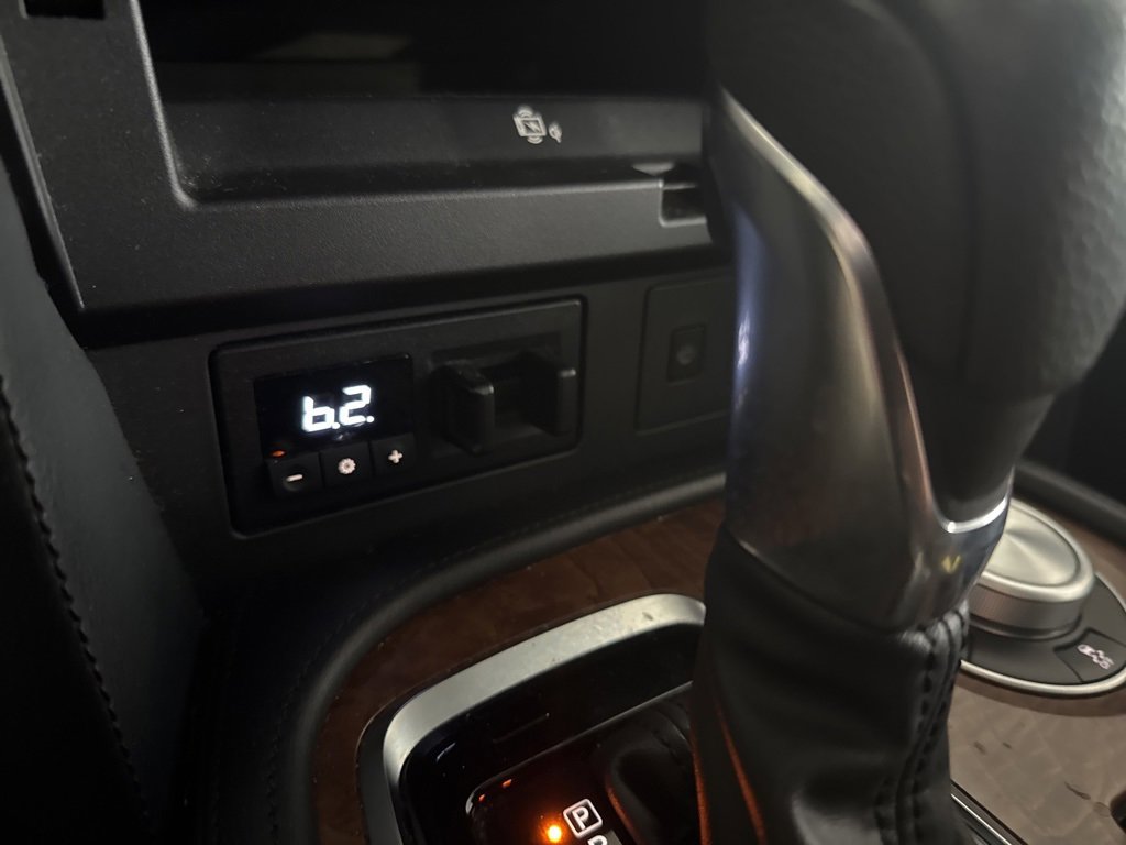 Used 2024 Nissan Armada SL w/ Captain's Chairs Package image 18