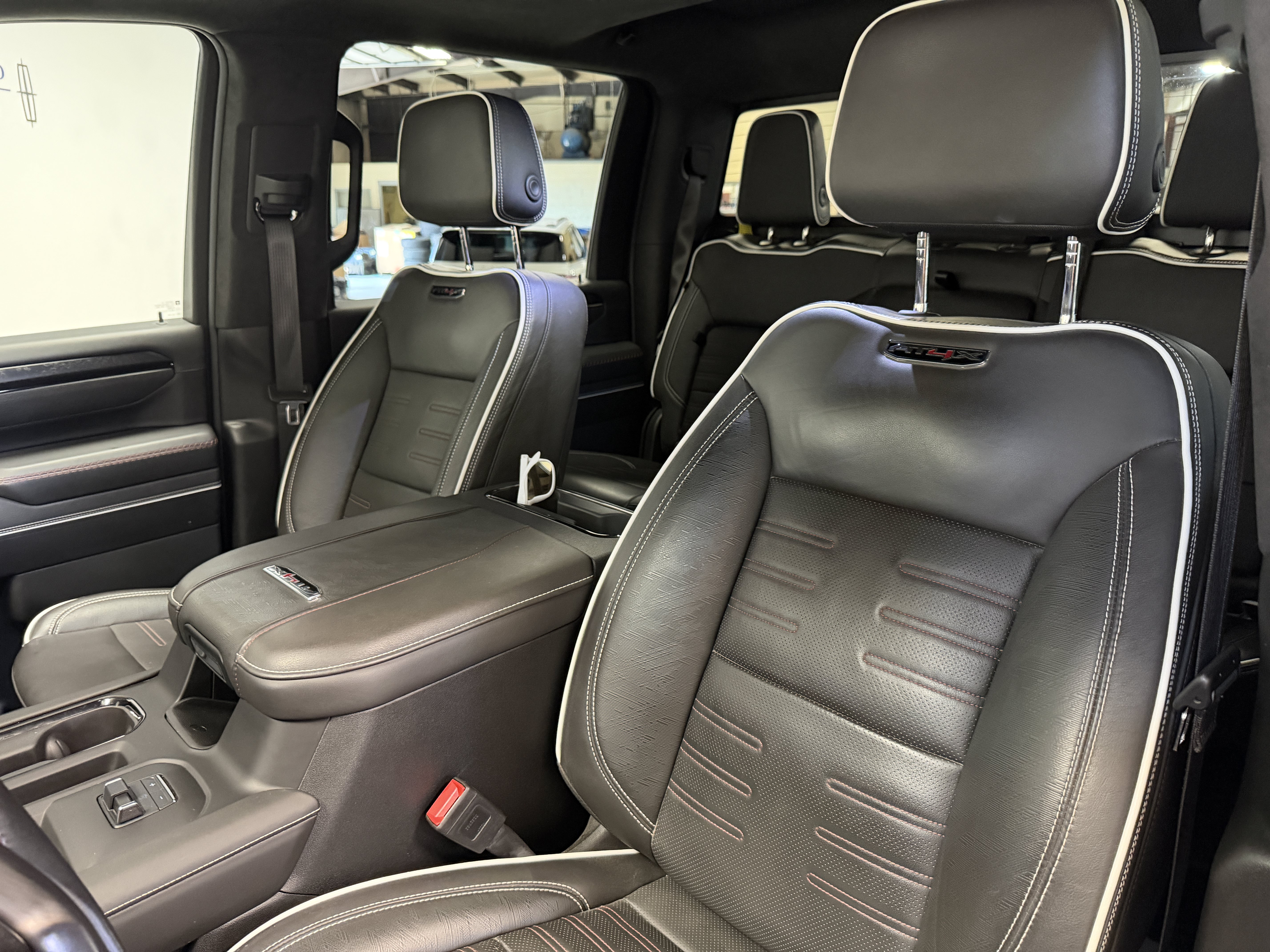 Used 2025 GMC Sierra 2500 AT4X AWD/4WD image 22