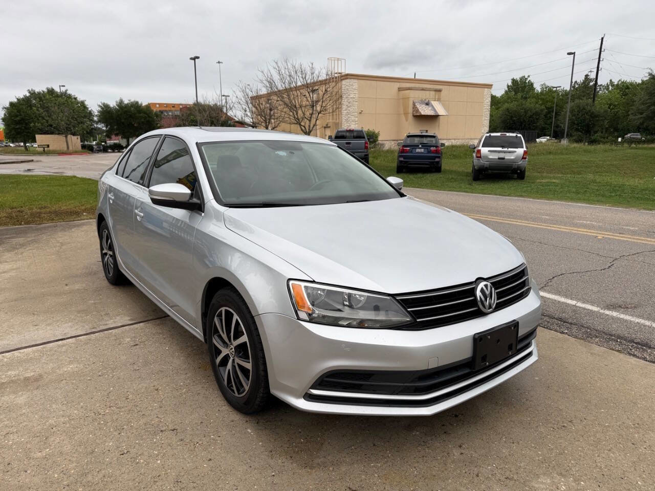 Used 2015 Volkswagen Jetta TDI SE image 4
