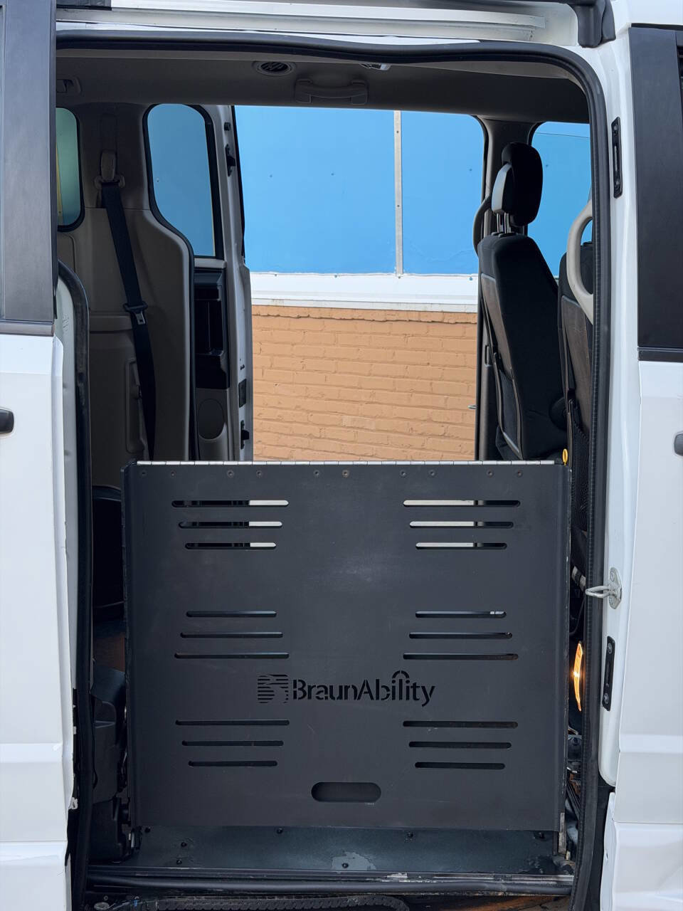 Used 2019 Dodge Grand Caravan SE image 19