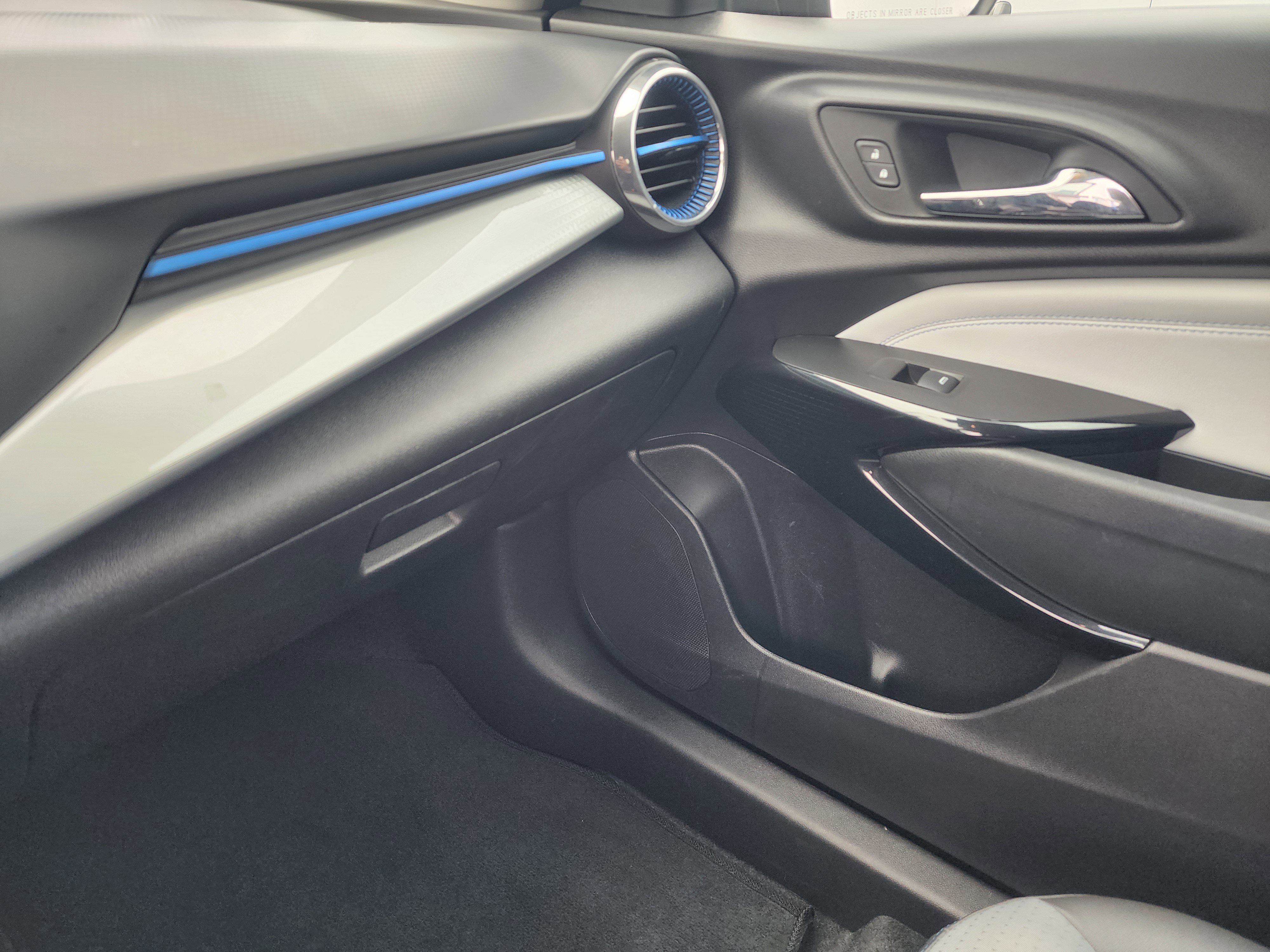 Used 2025 Chevrolet Trax LT w/ LT Convenience Package image 35