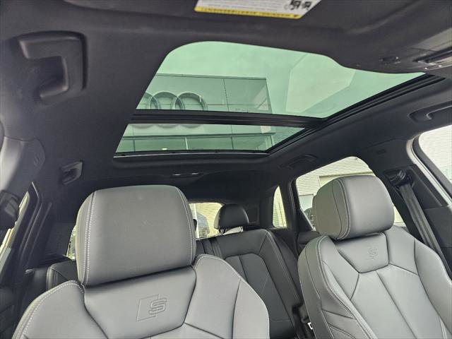 Certified 2025 Audi Q3 2.0T Premium w/ Convenience Package AWD/4WD image 3