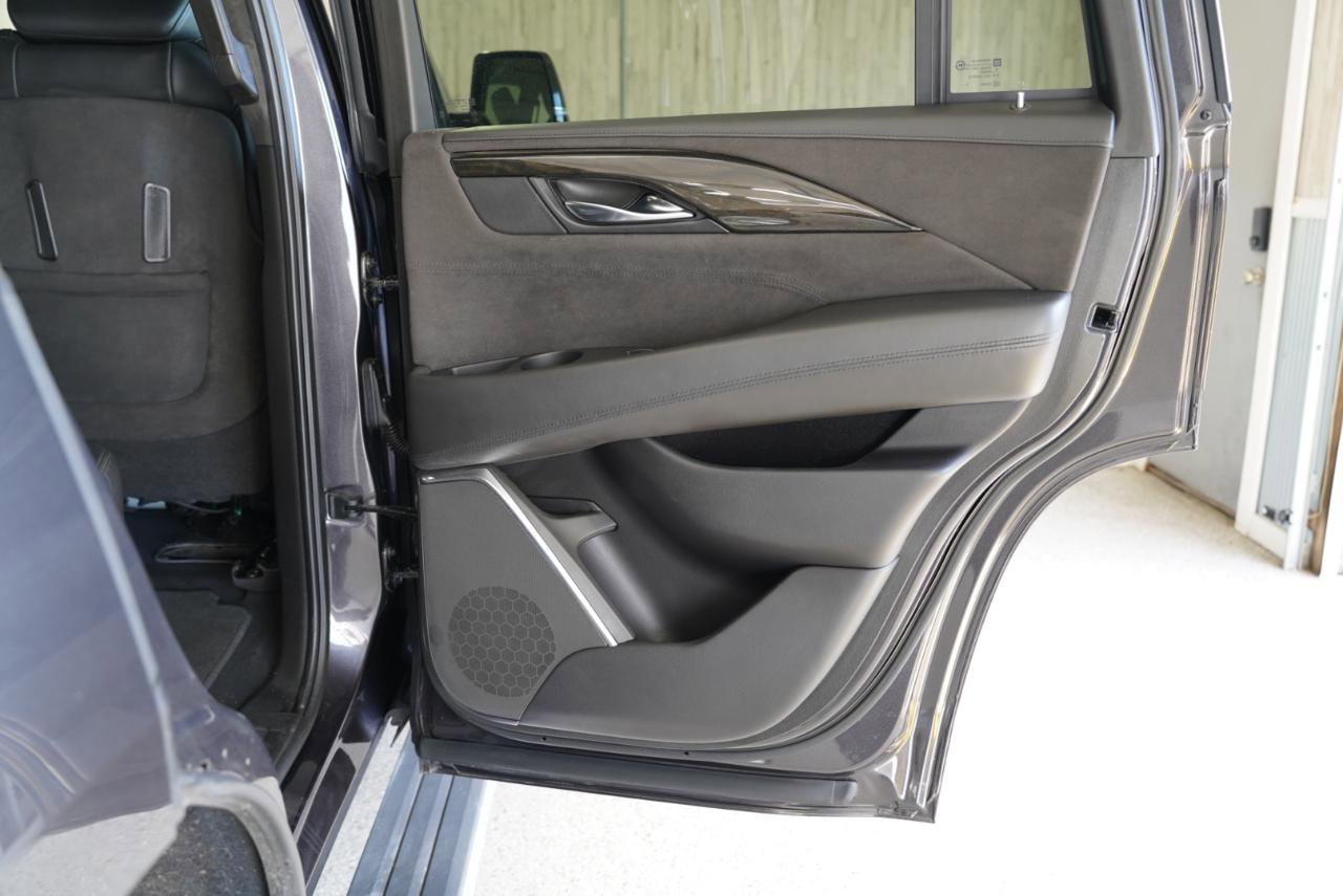 Used 2018 Cadillac Escalade Platinum image 36