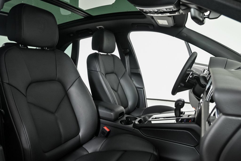 Certified 2026 Porsche Macan AWD/4WD image 23