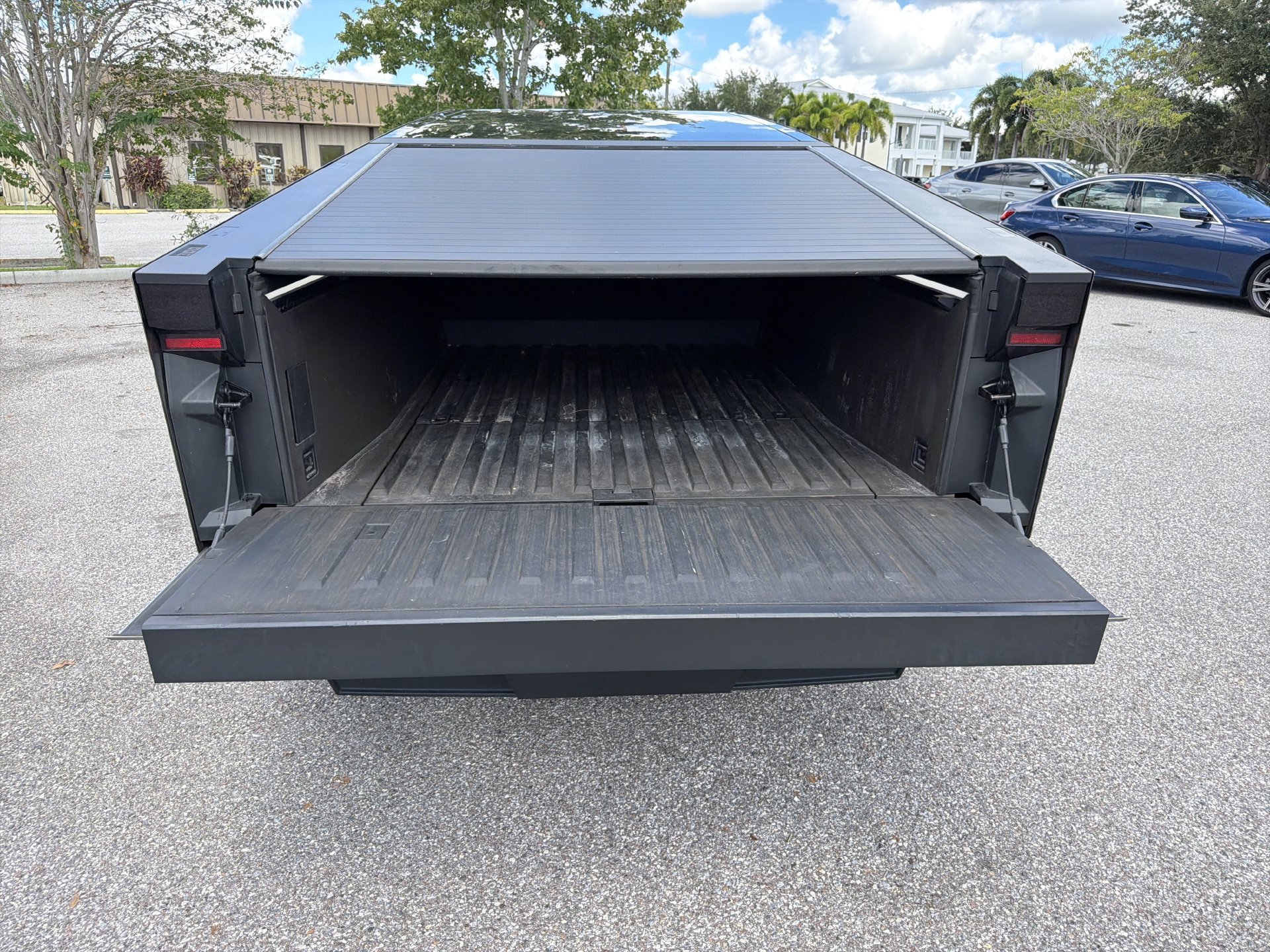 Used 2024 Tesla Cybertruck AWD Crew Cab image 12