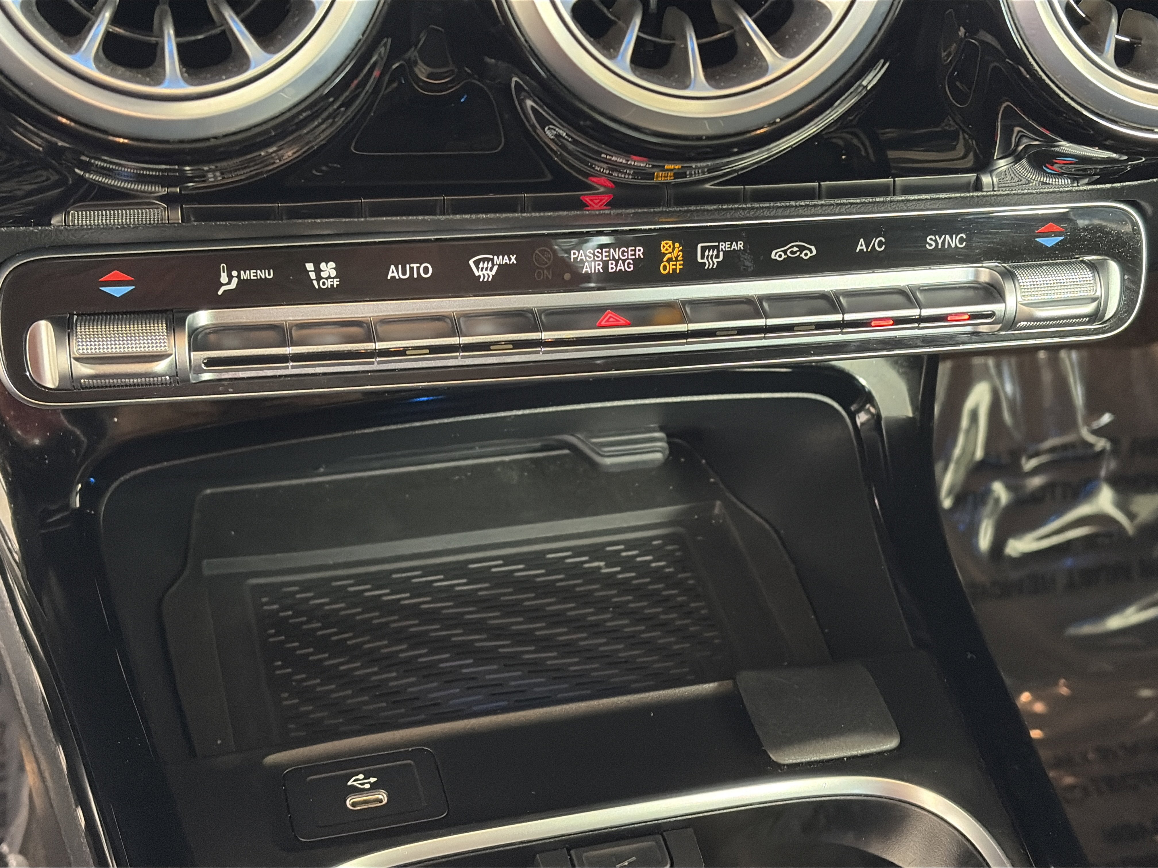 Used 2025 Mercedes-Benz CLA 250 4MATIC image 21