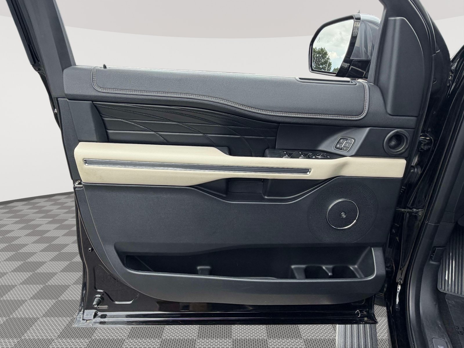 Used 2018 Ford Expedition Max Platinum AWD/4WD image 18