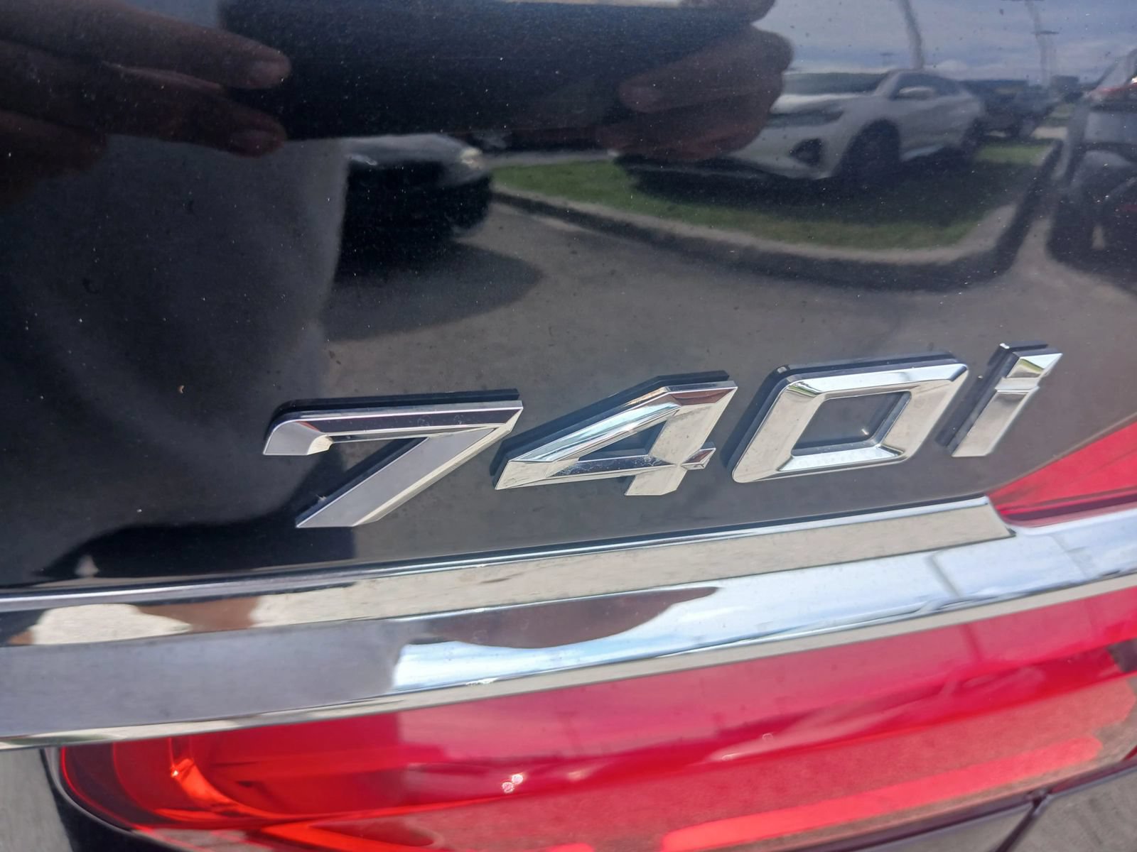 Used 2019 BMW 740i w/ Executive Package RWD image 15
