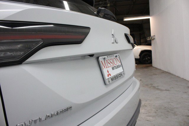 New 2026 Mitsubishi Outlander SE image 4