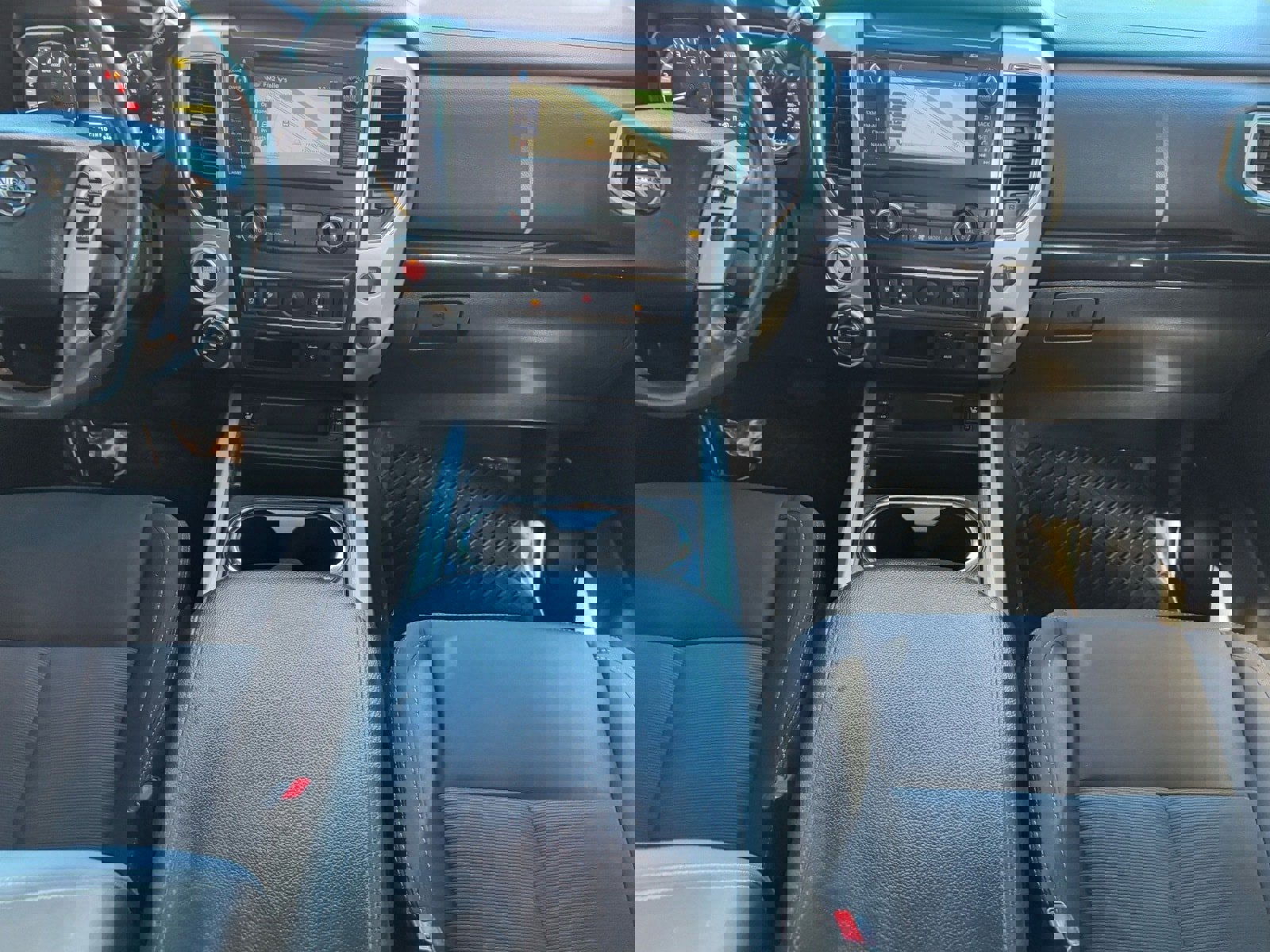 Used 2018 Nissan Titan SV w/ SV Convenience Package image 14