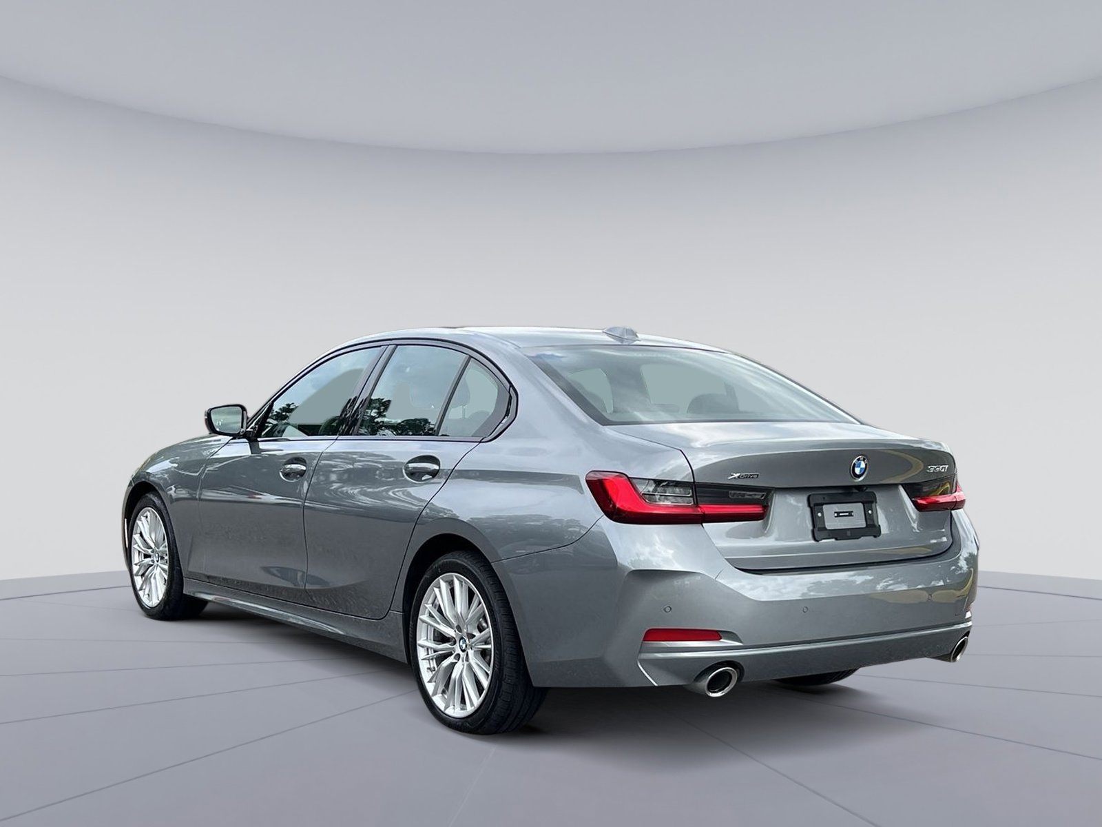 Used 2023 BMW 330i xDrive Sedan w/ Driving Assistance Package image 7