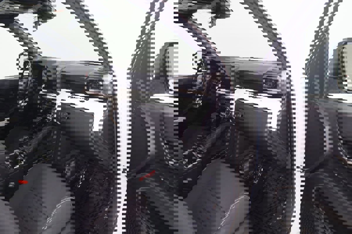 Used 2024 Toyota Tacoma TRD Off-Road image 39