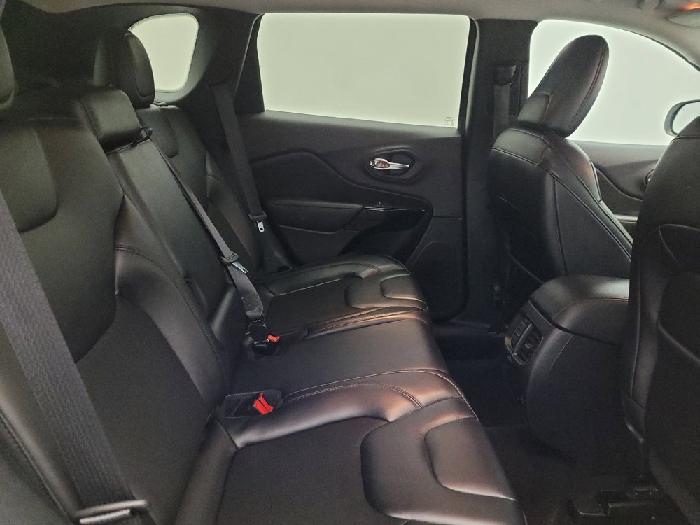 Used 2020 Jeep Cherokee Latitude Plus image 19