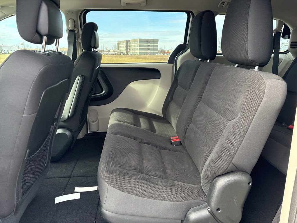 Used 2018 Dodge Grand Caravan SE w/ UConnect Hands-Free Group image 14