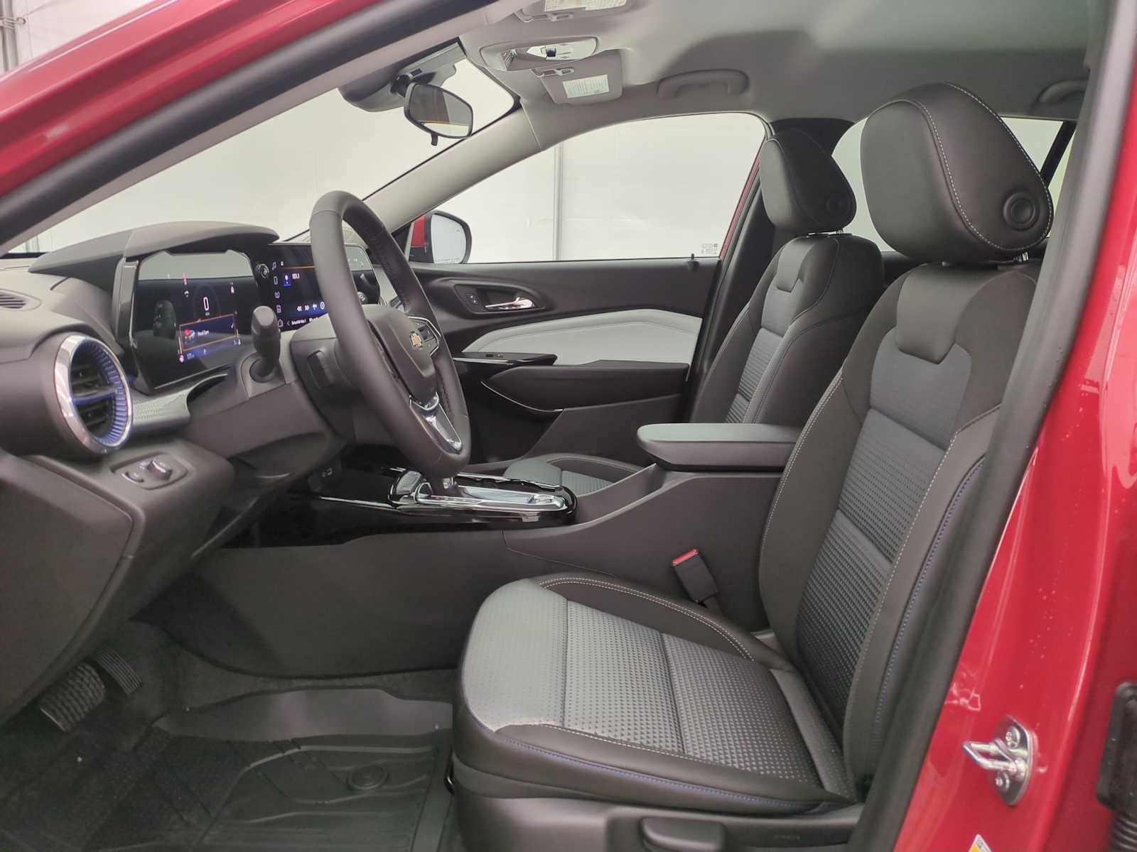 New 2026 Chevrolet Trax LT w/ Driver Confidence Package image 15