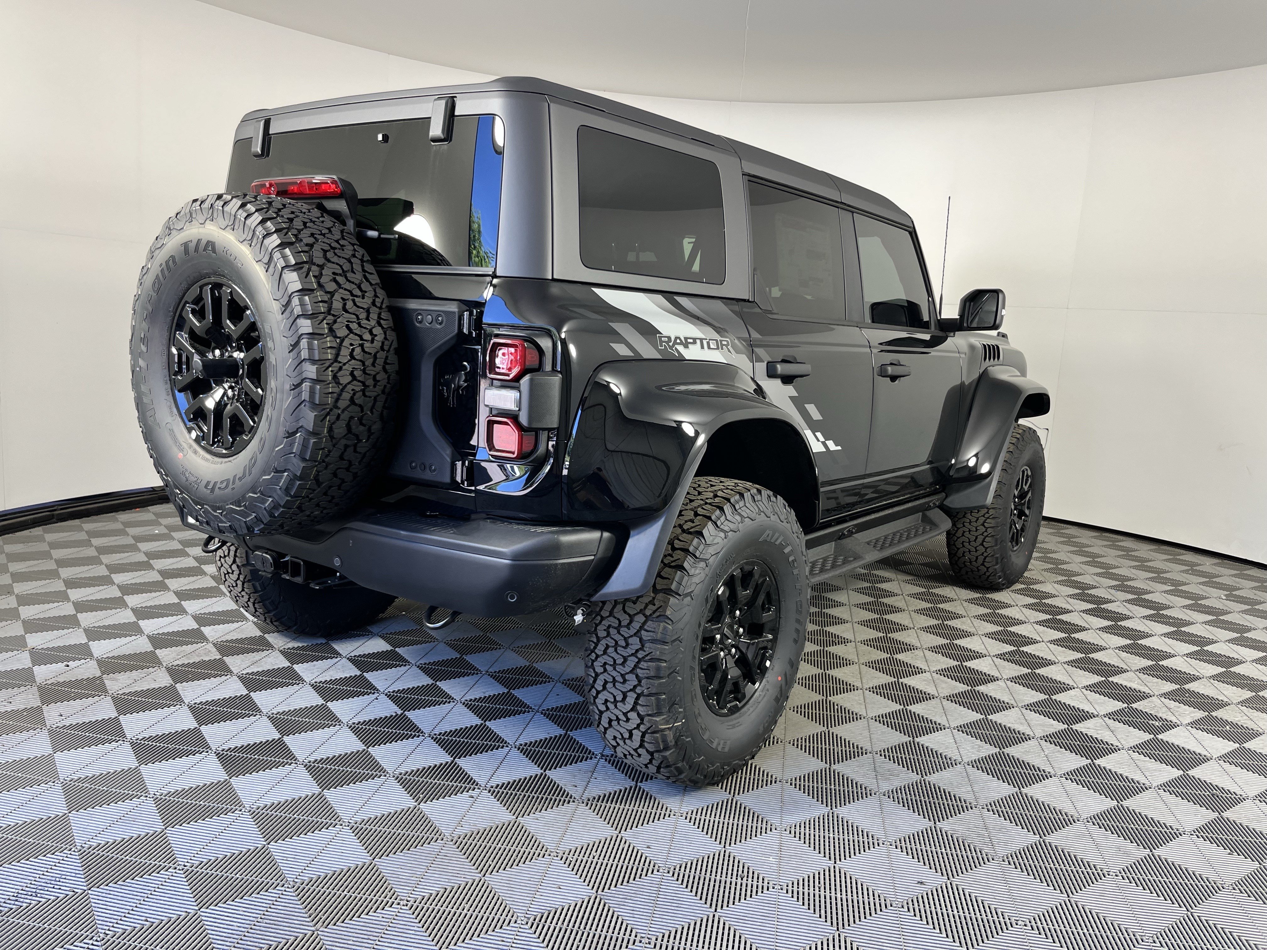 New 2026 Ford Bronco Raptor w/ Interior Carbon Fiber Pack AWD/4WD image 25