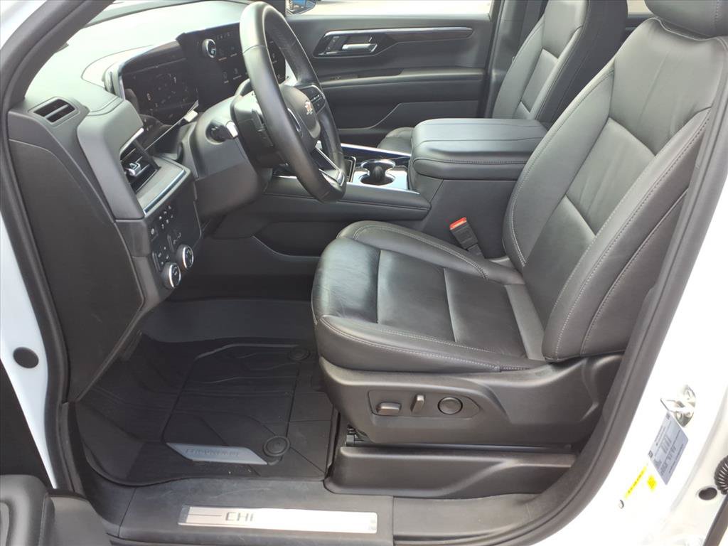 Used 2025 Chevrolet Suburban LT AWD/4WD image 12