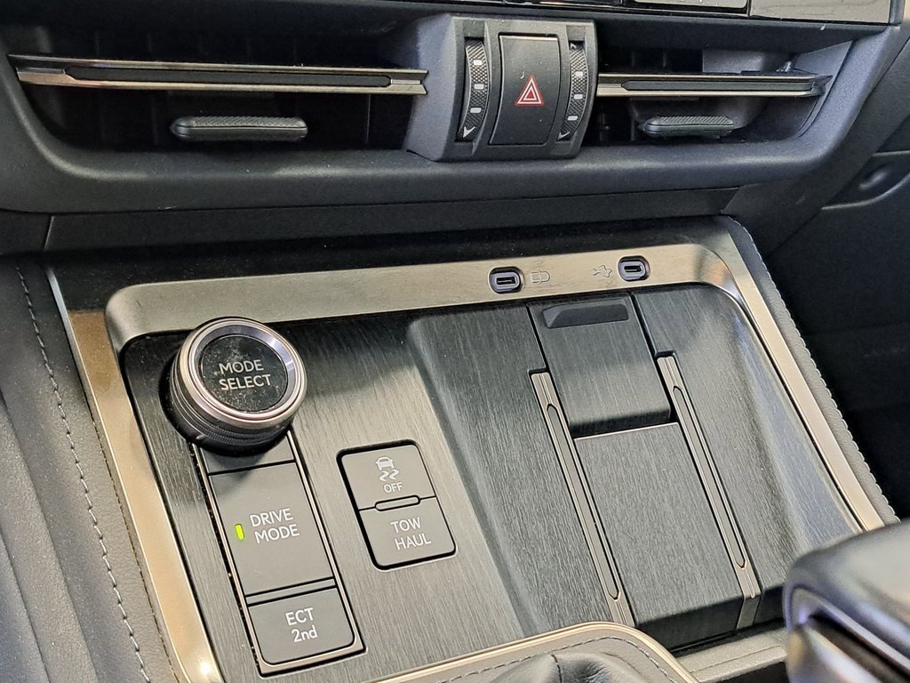 Used 2024 Lexus GX 550 image 18